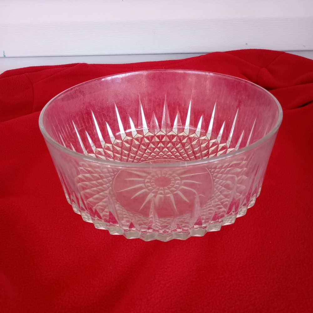 Arcoroc USA Clear Glass Diamond Starburst Bowl Vintage